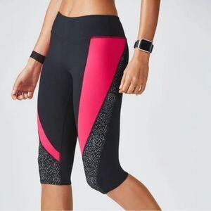 Fabletics Women’s Black and Rosy Red Cropped Athletic Pants,‎ Size M